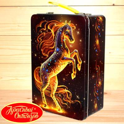 Сладкий новогодний подарок в виде шкатулки от фабрики Красный Октябрь во Фряново