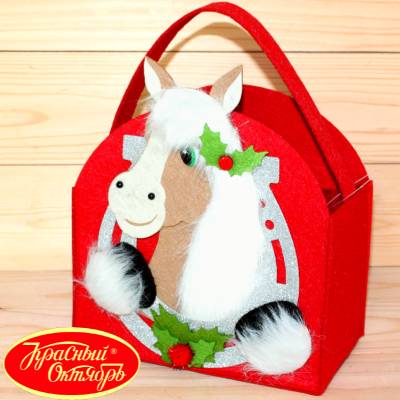 Подарок с конфетами от фабрики Красный Октябрь во Фряново