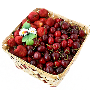 Корзина с клубникой и черешней  во Фряново