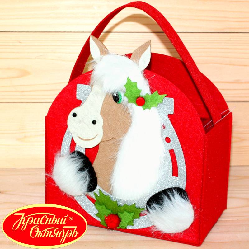 Подарок с конфетами от фабрики Красный Октябрь во Фряново